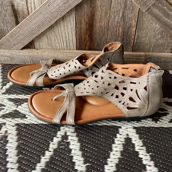 * NWOT* Cobb Hill by New Balance | Sandals - Picture 2 of 6